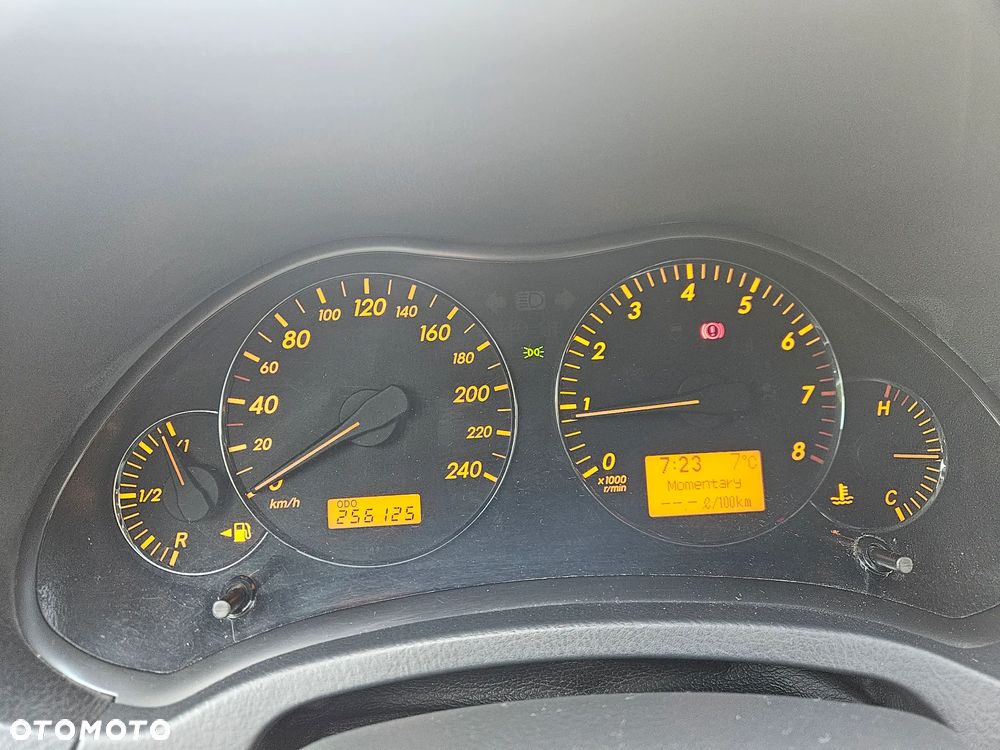 Toyota Avensis 1.8 VVT-i Combi - 10