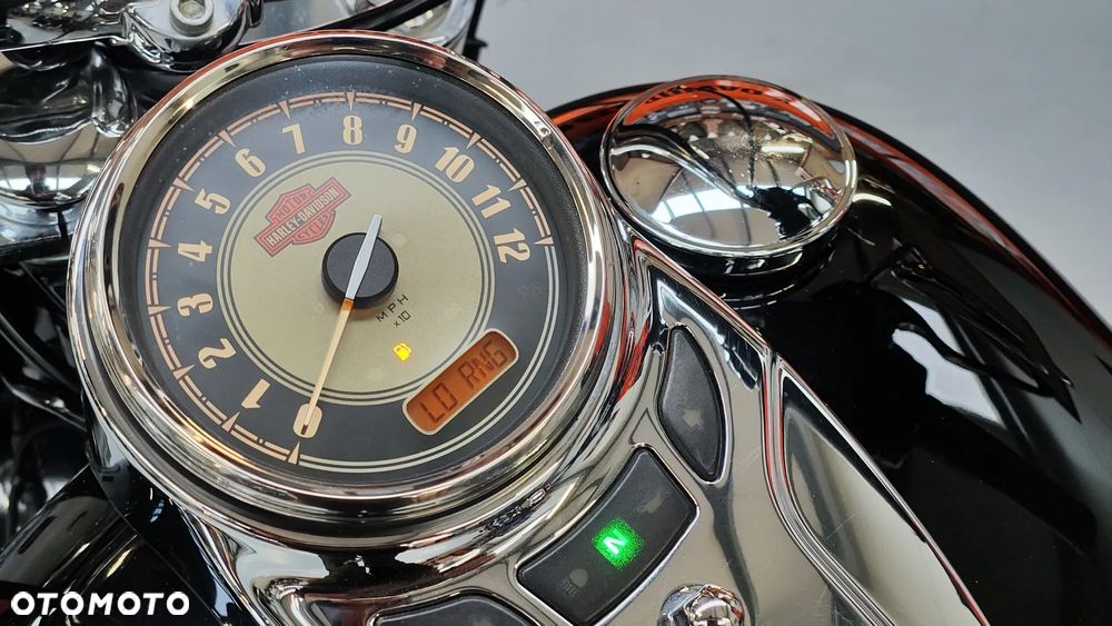 Harley-Davidson Softail Custom - 33