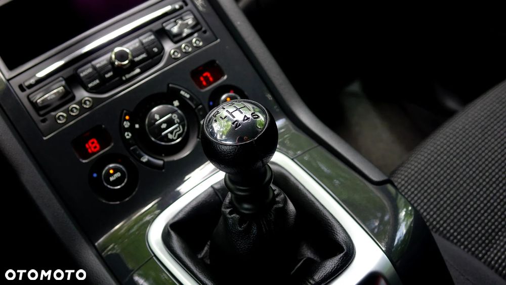 Peugeot 5008 1.6 THP Premium - 21