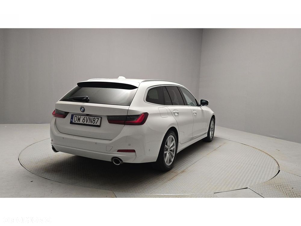 BMW Seria 3 320d xDrive mHEV M Sport - 5