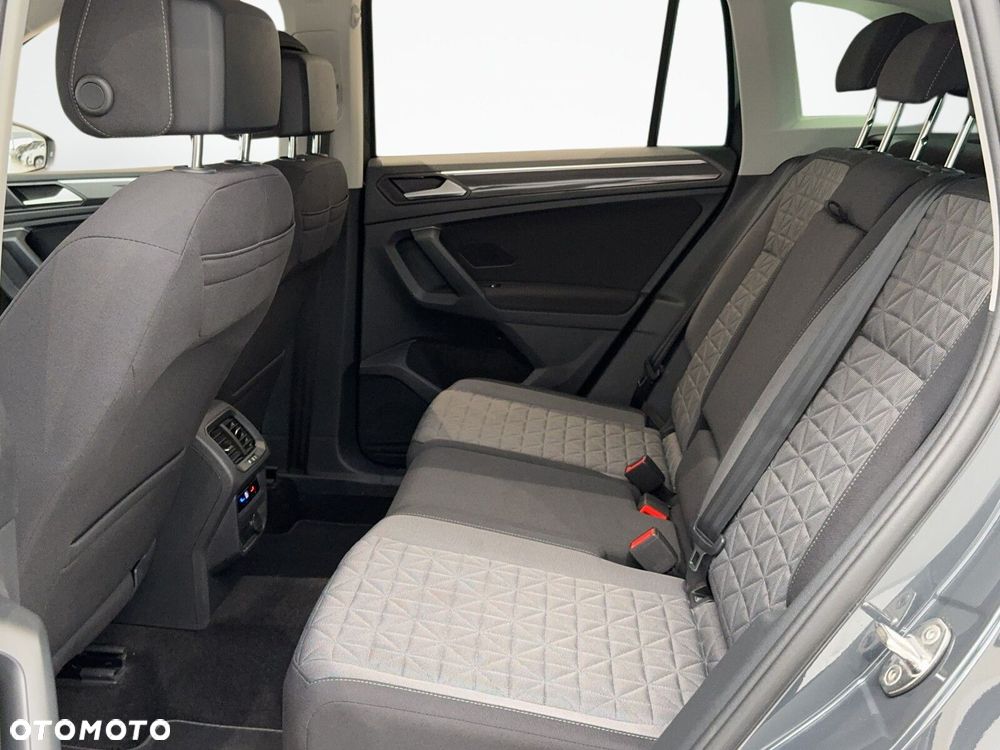 Volkswagen Tiguan - 13