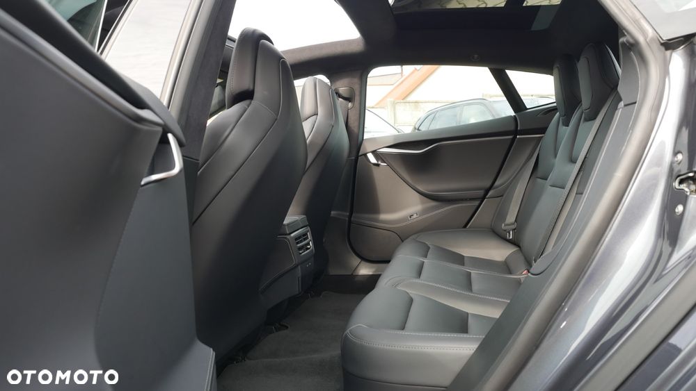 Tesla Model S - 11