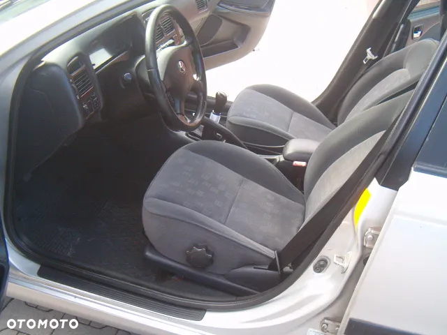 Toyota Avensis 1.8 VVT-i Terra Plus - 14