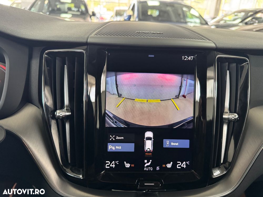 Volvo XC 60 T8 Twin Engine AWD Momentum Pro - 31