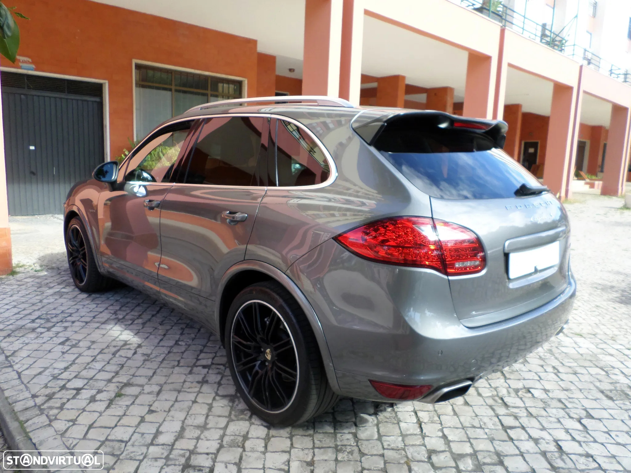 Porsche Cayenne S Hybrid - 16