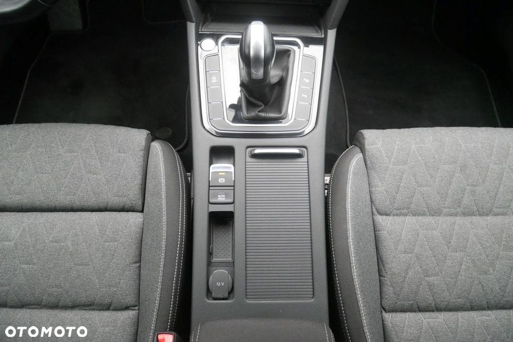Volkswagen Passat Variant 1.5 TSI EVO Business DSG - 11