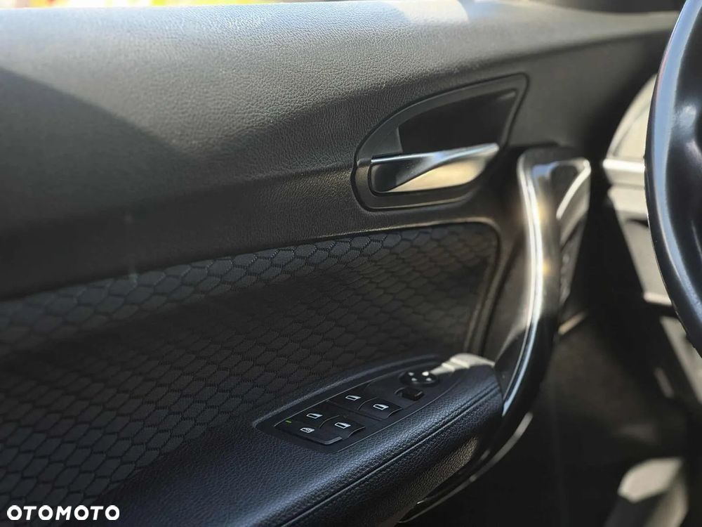 BMW Seria 1 120d xDrive M Sport - 18