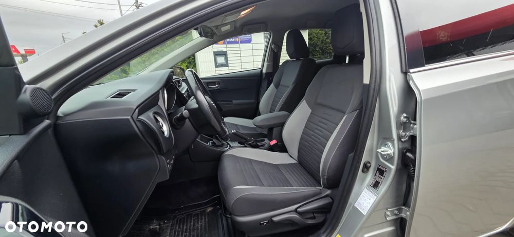 Toyota Auris 1.6 D-4D Design Edition - 30