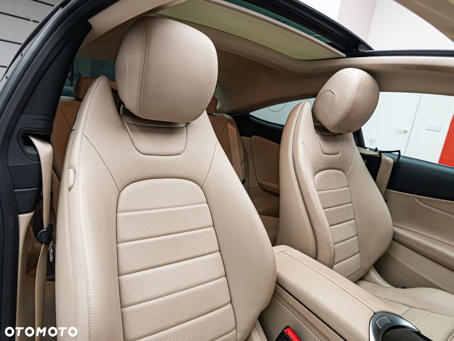 Mercedes-Benz Klasa C 300 9G-TRONIC - 8