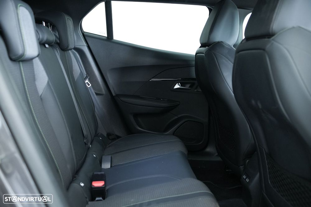 Peugeot 2008 PureTech 130 EAT8 GT Pack - 31