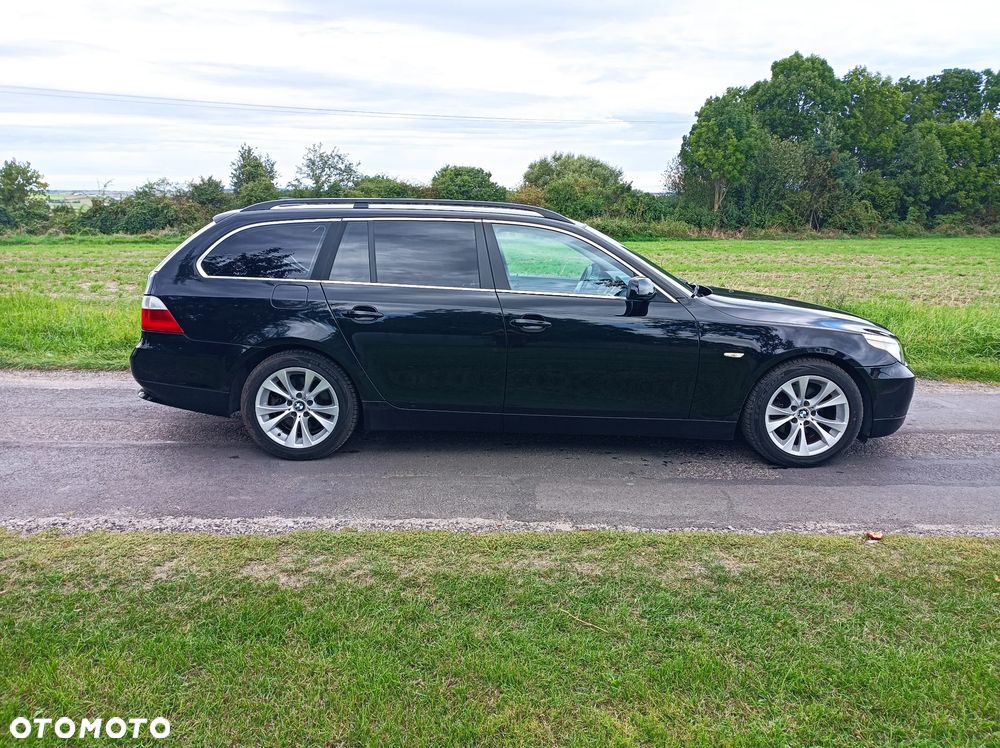 BMW Seria 5 523i - 32
