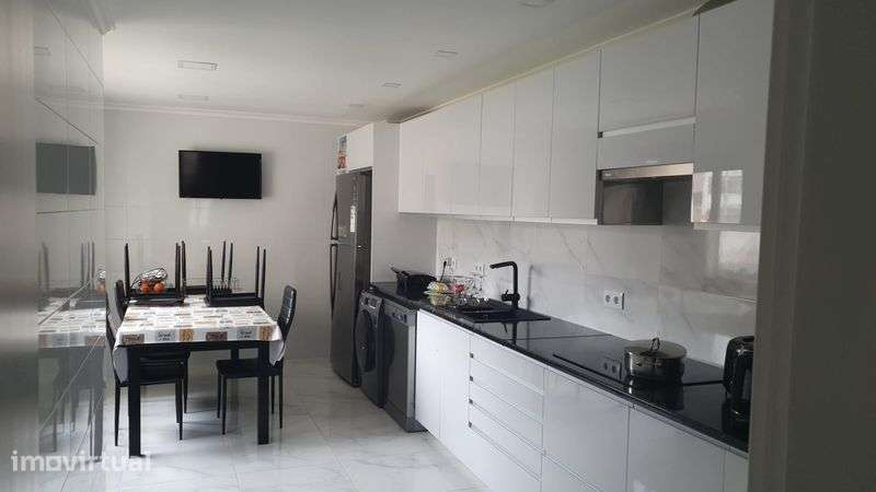 Apartamento T4 Remodelado no centro de tomar 120m² - Grande imagem: 2/7