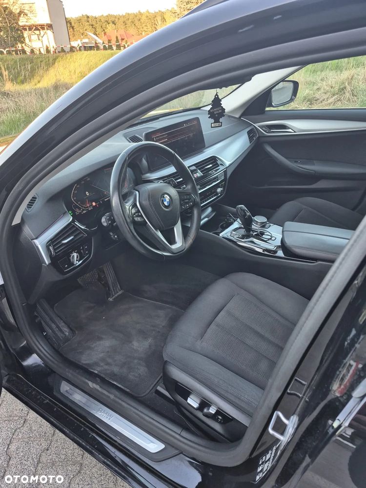 BMW Seria 5 520d xDrive - 11