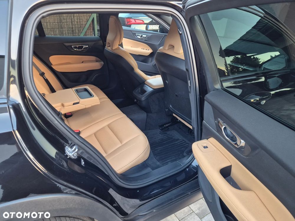 Volvo V60 Cross Country T5 AWD Geartronic Momentum - 11