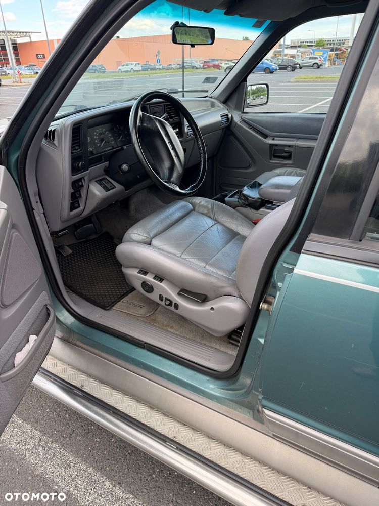 Ford Explorer Standard - 7