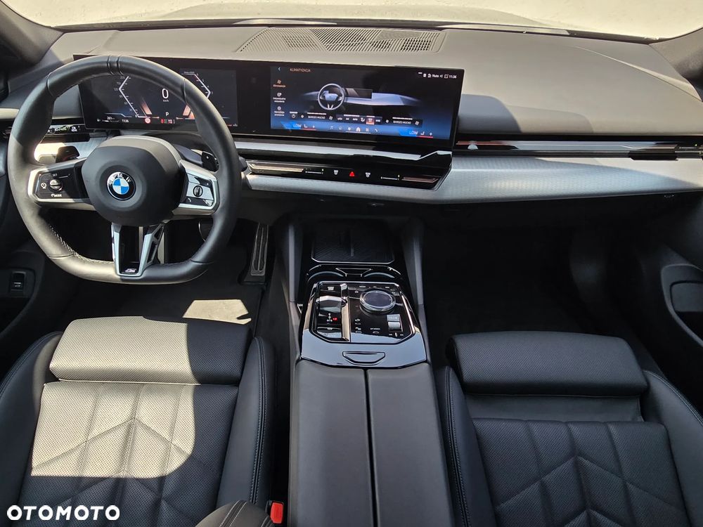 BMW Seria 5 520d xDrive - 10