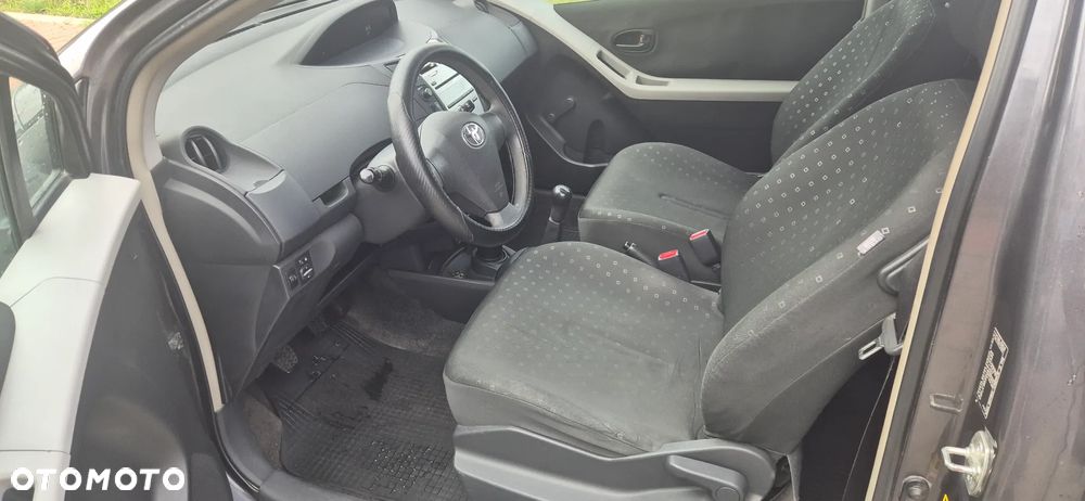 Toyota Yaris 1.3 Terra - 12