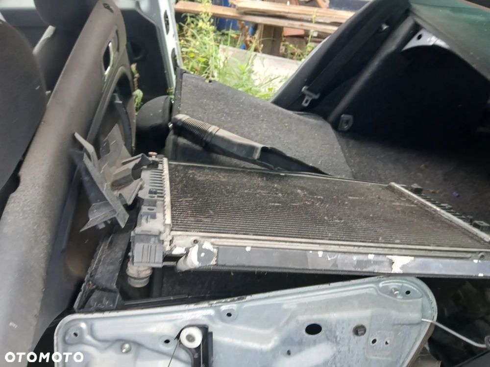 SKODA SUPERB I 1 LF8J  fotel fotele kanapa deska kokpit podsufitka boczek boczki klamka podłokietnik - 7