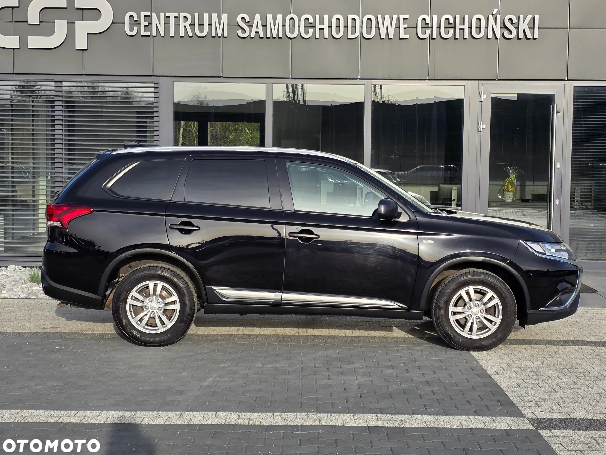 Mitsubishi Outlander 2.0 Invite + 2WD - 32