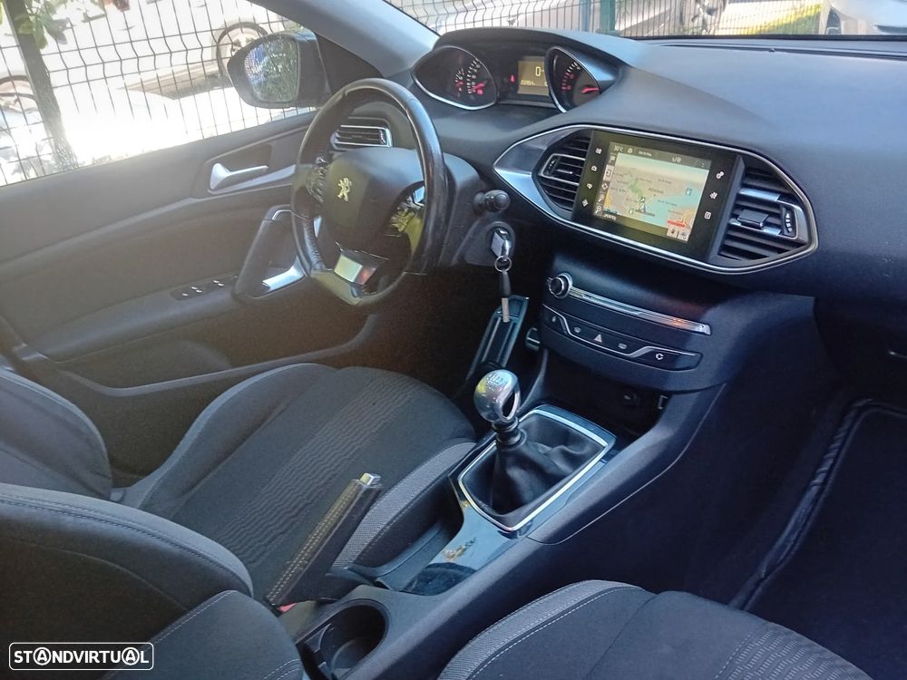 Peugeot 308 SW 1.6 BlueHDi Style J17 - 32