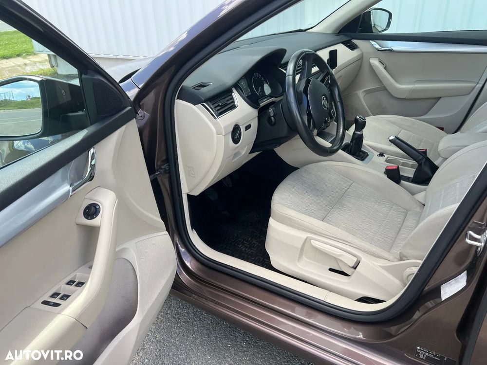 Skoda Octavia 1.6 TDI AMBITION - 19