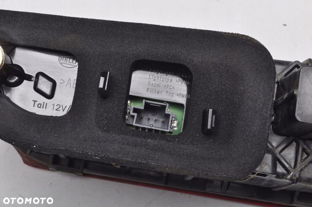 VOLVO XC60 II LAMPA LEWA TYLNA LEWY TYŁ W KLAPĘ P2 31446619 - 8