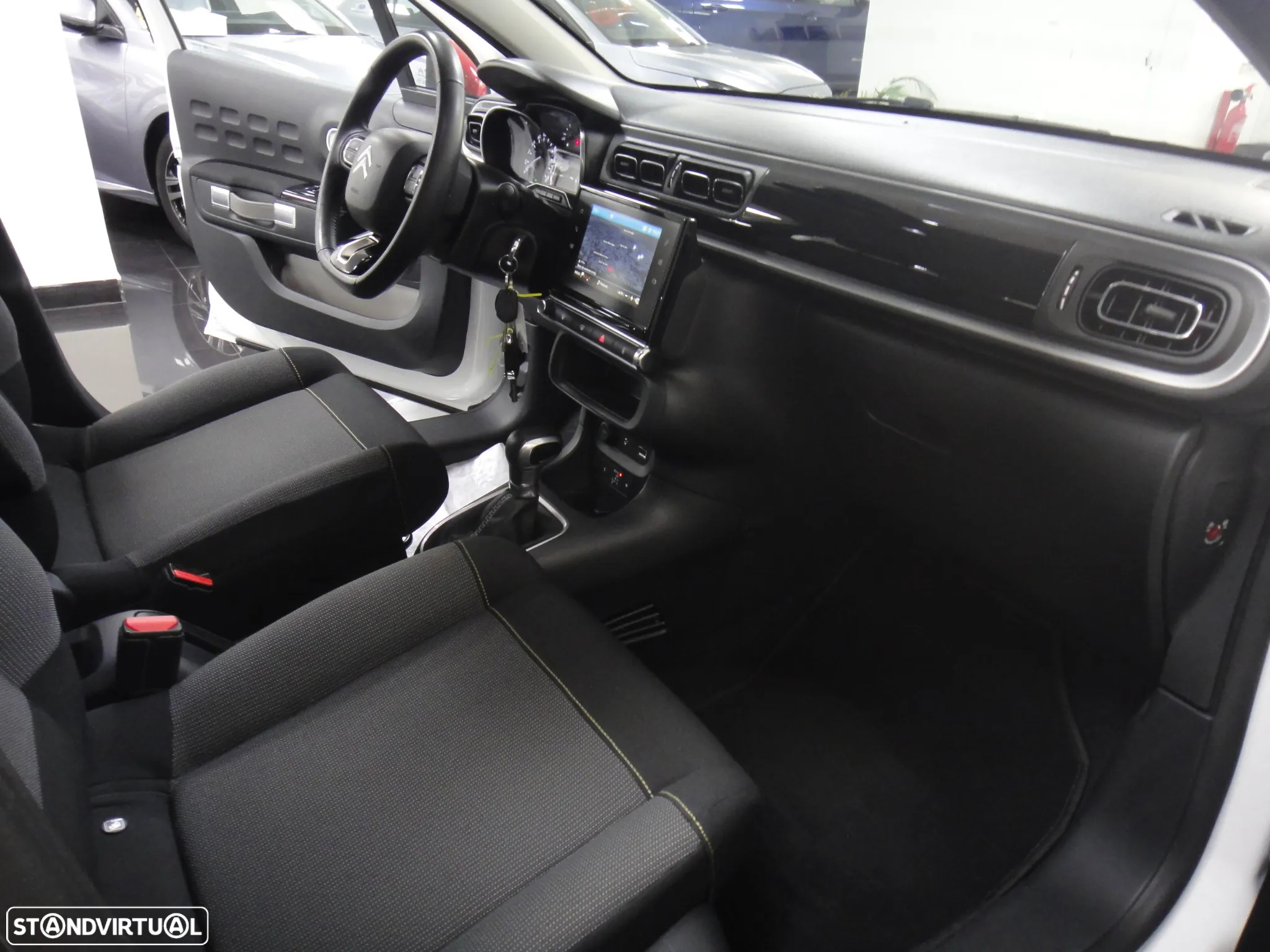 Citroën C3 1.2 PureTech Shine EAT6 - 17