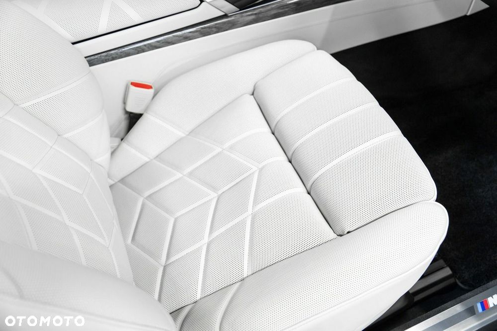 BMW Seria 7 M760e PHEV xDrive Individual Edition sport - 31