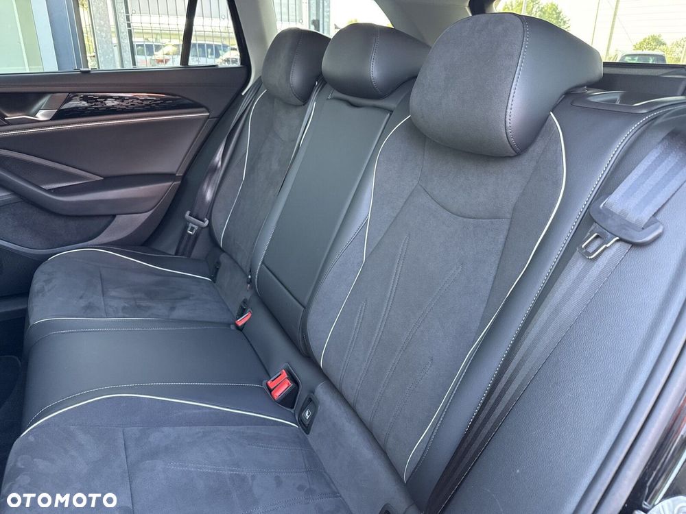 Volkswagen Passat Variant 2.0 TDI SCR Elegance DSG - 20