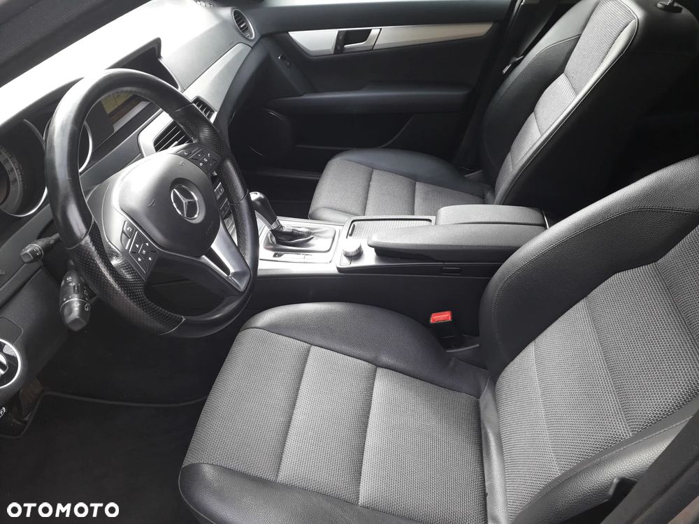 Mercedes-Benz Klasa C 220 CDI 4Matic 7G-TRONIC - 35