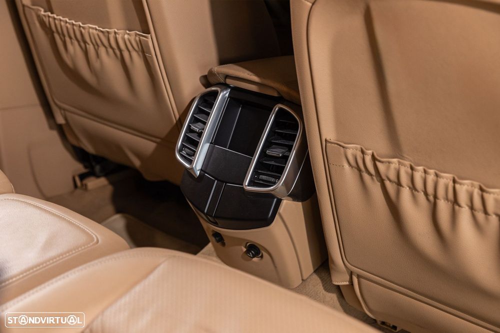 Porsche Cayenne - 25