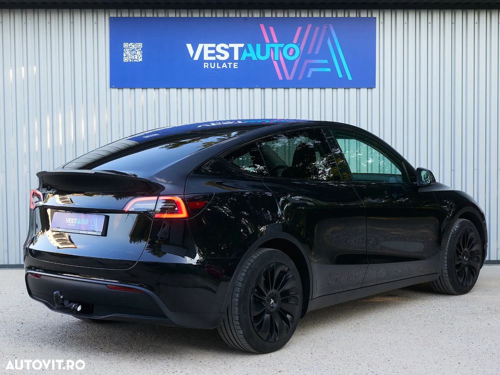 Tesla Model Y - 7