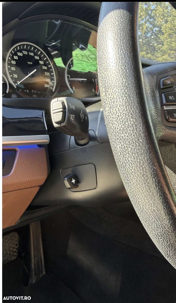 BMW Seria 5 525d xDrive - 13