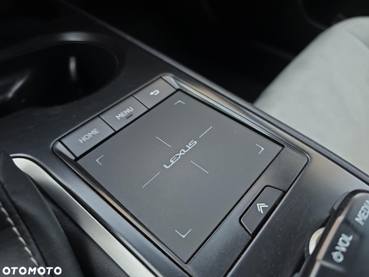 Lexus UX - 16