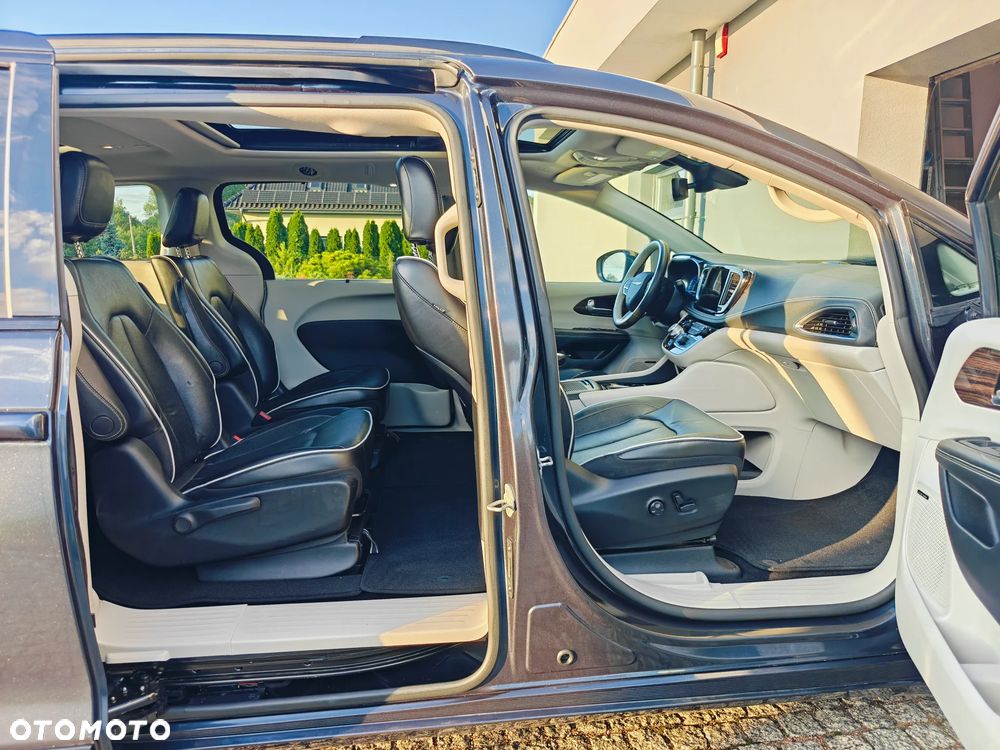 Chrysler Pacifica - 22