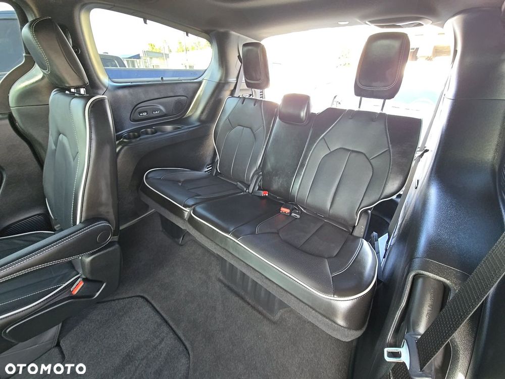 Chrysler Pacifica - 12