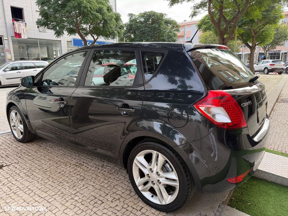 Kia Ceed 1.6 CRDi LX ISG - 8