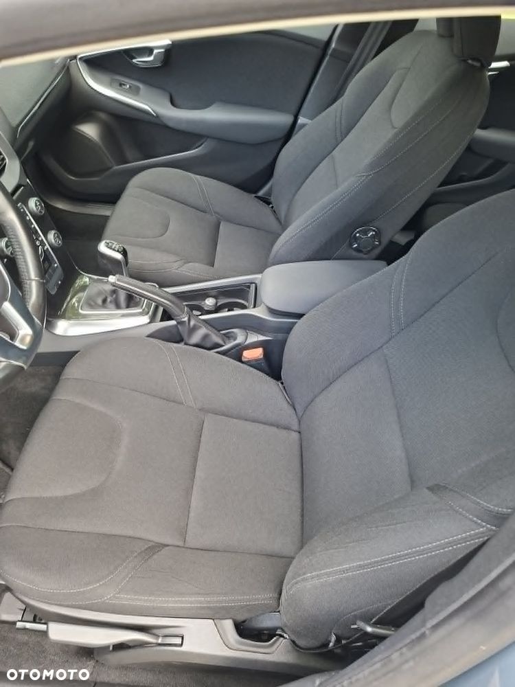 Volvo V40 T2 Momentum - 10