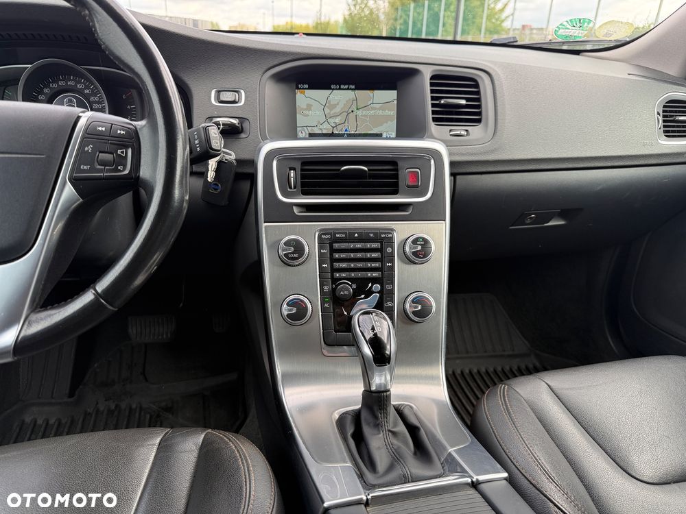 Volvo V60 Cross Country - 16