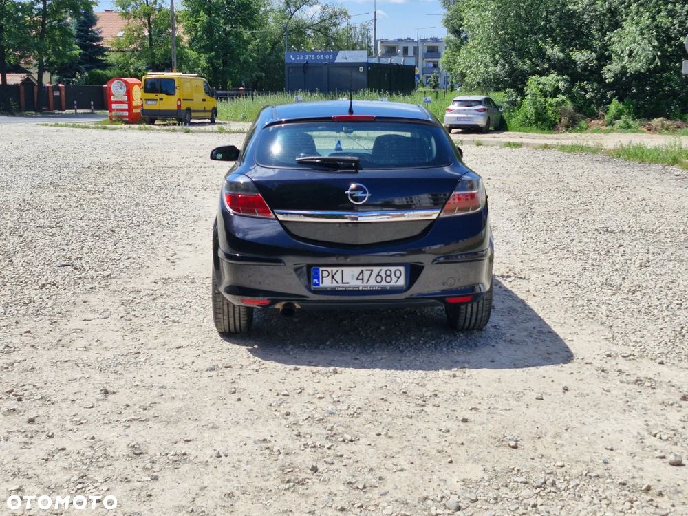 Opel Astra III GTC 2.0 T Cosmo - 4
