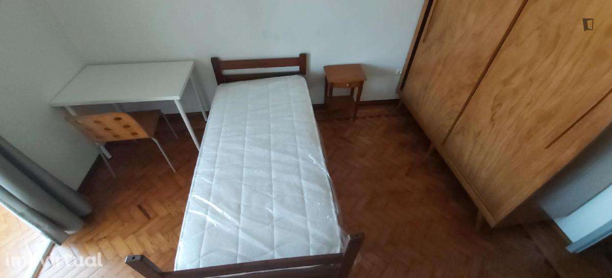 Quarto - localizado em Amadora Lisbon - Grande imagem: 2/18