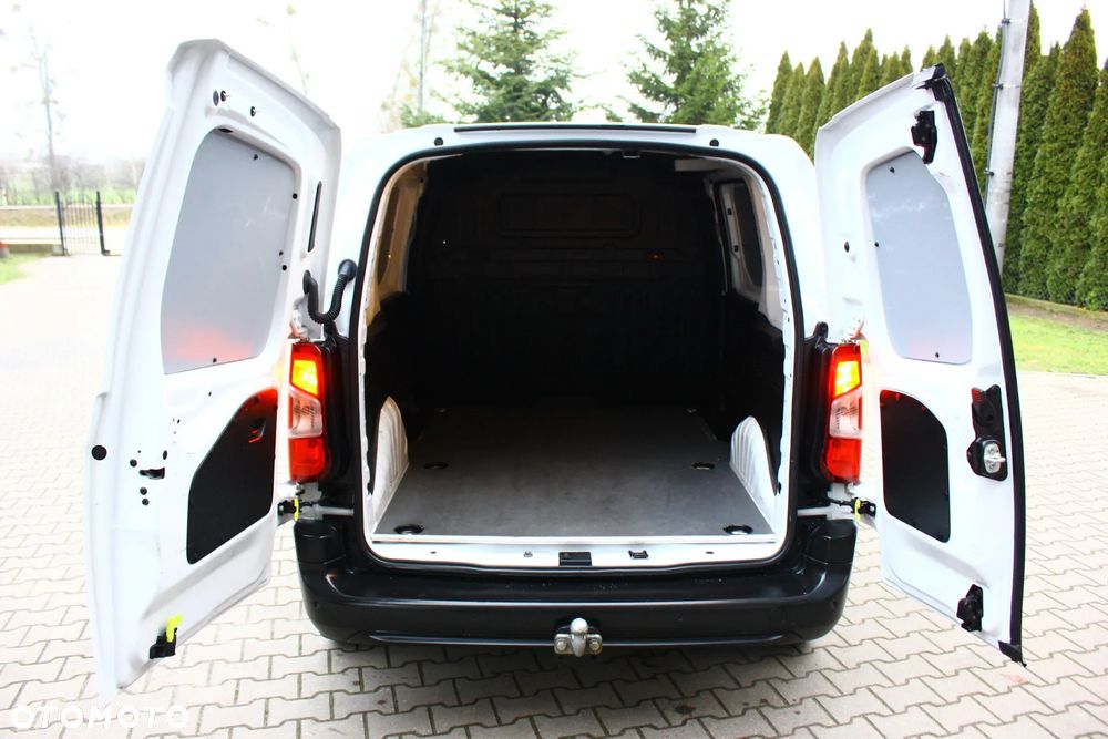 Toyota PROACE CITY BLASZAK 2 OSOBOWY 1.2 D-4T BENZYNA 110KM PEWNE AUTO FV23% - 37