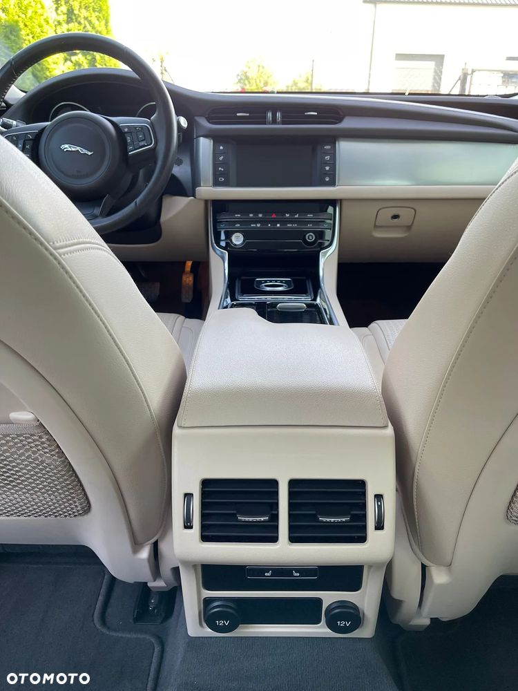 Jaguar XF 3.0 V6 S - 11