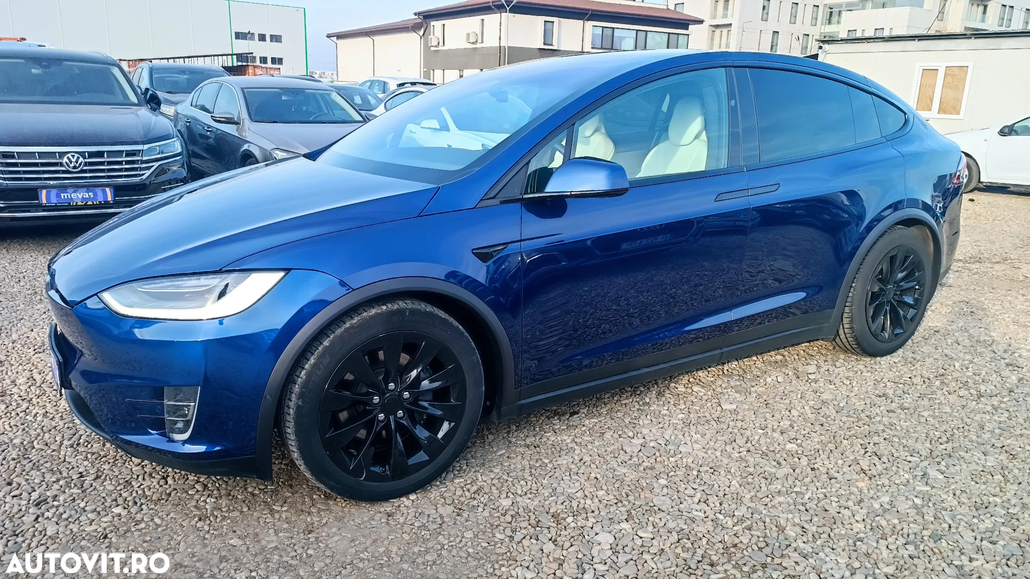 Tesla Model X - 13