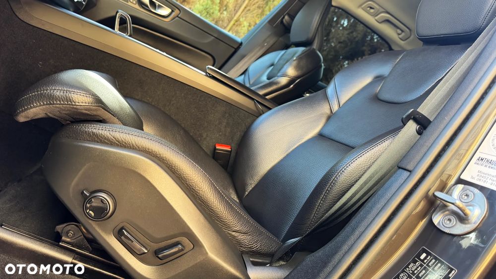 Volvo XC 60 B4 D Geartronic Momentum Pro - 19