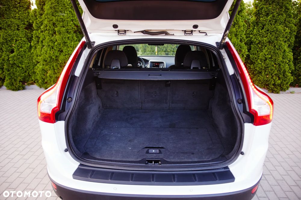 Volvo XC 60 D4 Momentum - 27