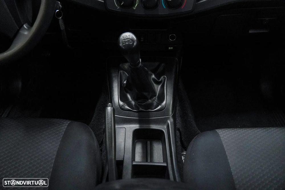 Toyota Hilux 2.5 D-4D 2WD CD AC - 24