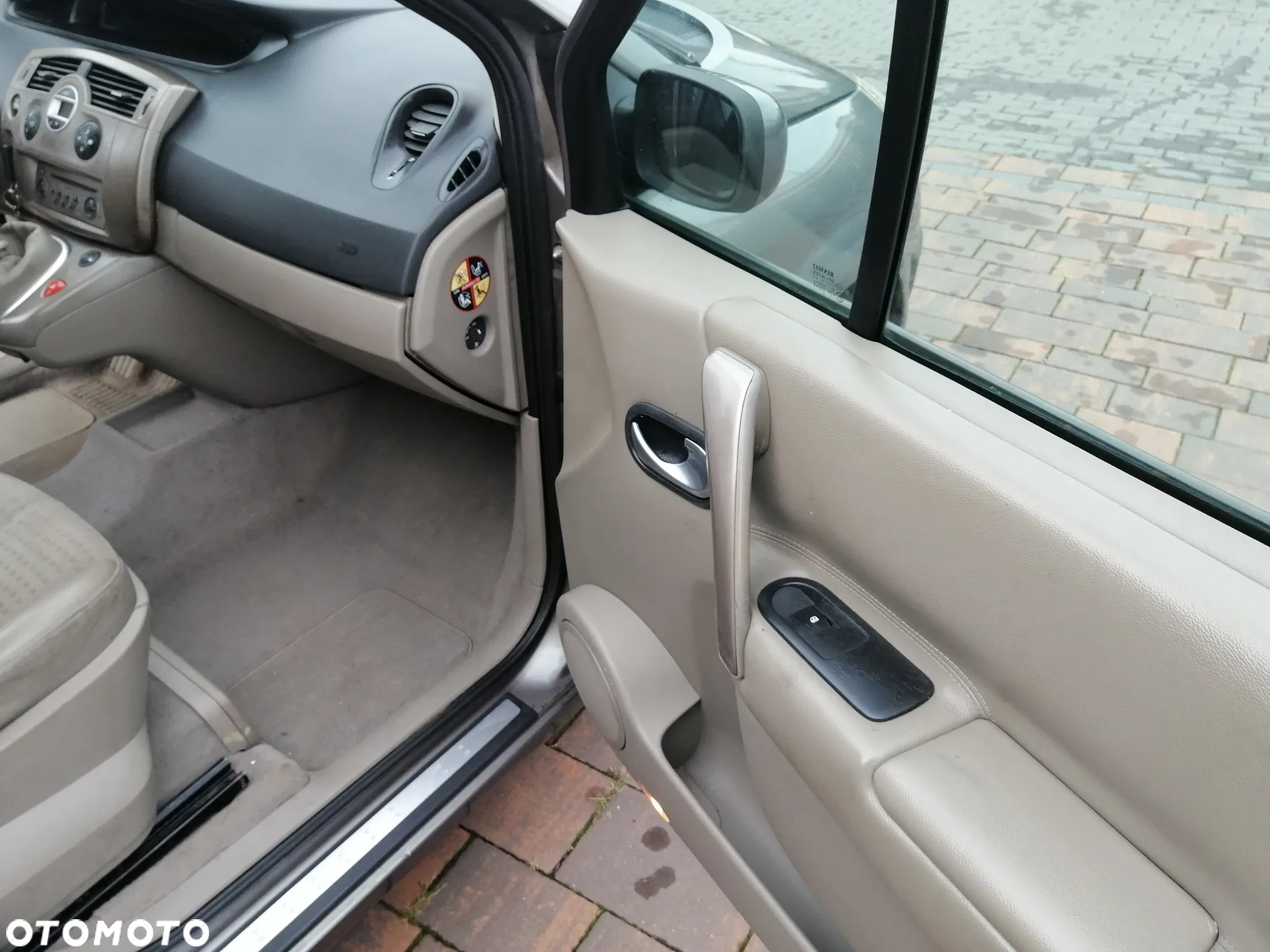 Renault Scenic ver-2-0-confort-expression - 11