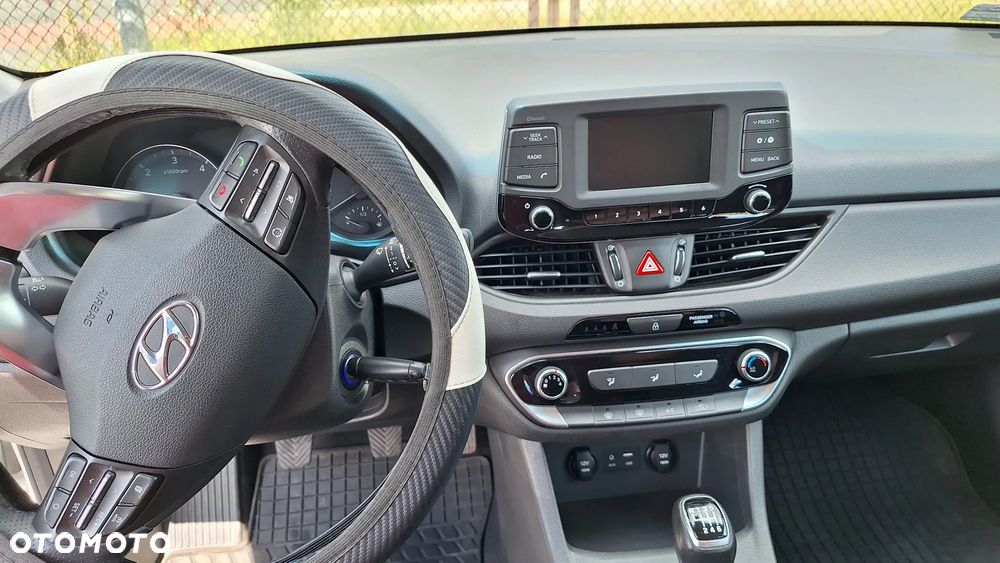 Hyundai i30 1.6 D Classic + - 15