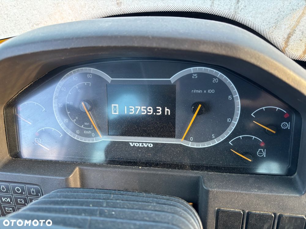 Volvo L150H rok 2016, 26ton, 4,2m3 opony 70%, bdb - 19